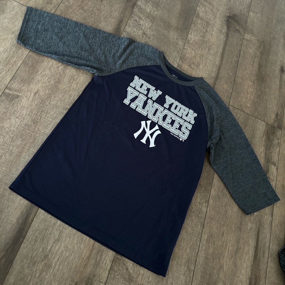 Like new NY Yankees sports shirt